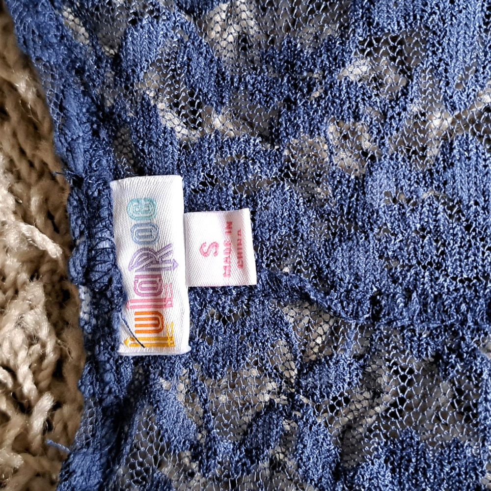 NWT. Lularoe Navy Blue Lace Lindsay Kimono - Picture 4 of 5